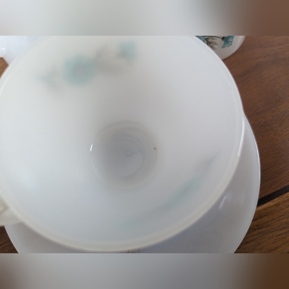 VINTAGE 1950's Fire King Bonnie Blue Carnation Milk Glass Teacup/Saucer Set of 5 - Picture 14 of 16